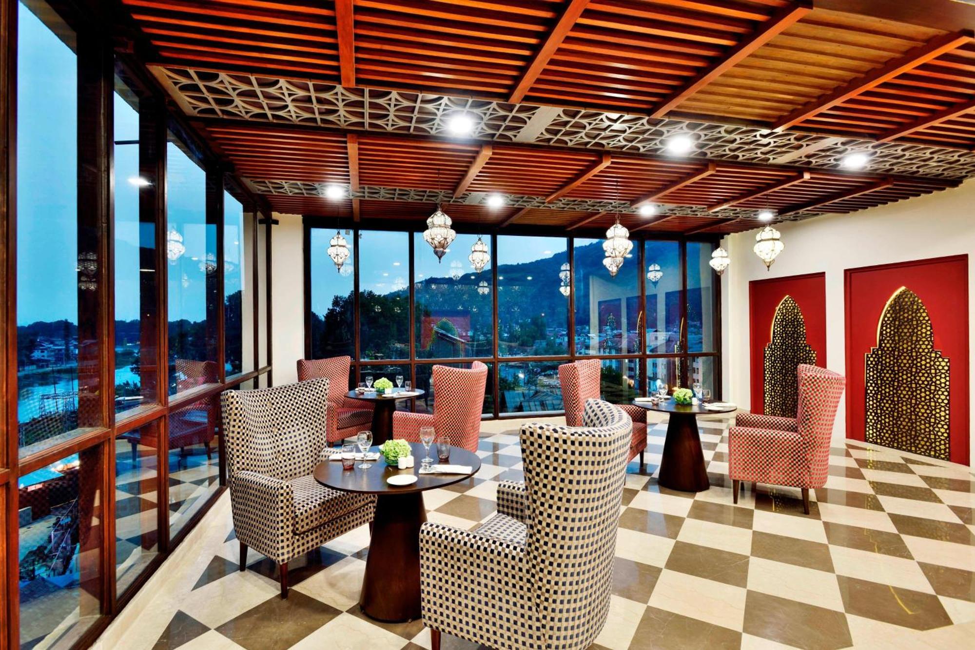 Four Points By Sheraton Srinagar Exterior photo